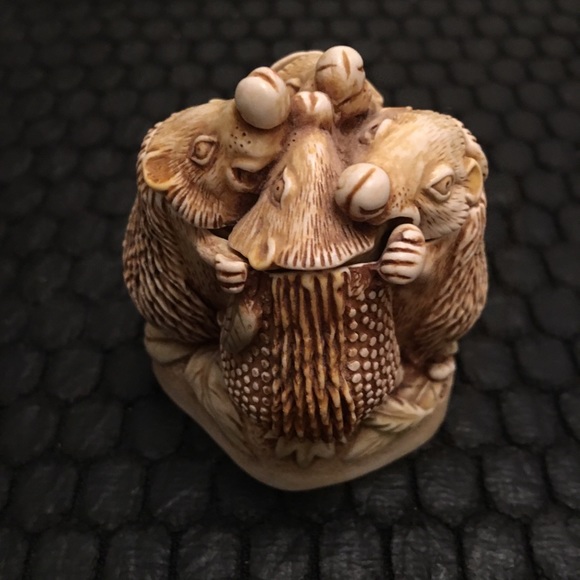 Harmony Kingdom Hedgehog Hug Trinket Box With Box - Picture 2 of 4